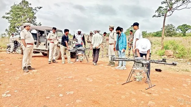 పచ్చదనం కోసం సీడ్‌ బాల్స్‌ స్ర్పే 