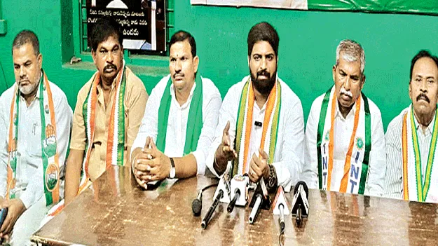 ధర్మేంద్ర ప్రధాన రాజీనామా చేయాలి 
