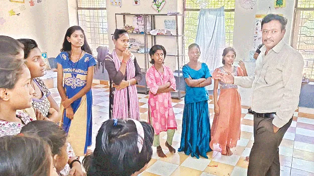 కోడిగుడ్లు ఇవ్వడం లేదు సార్‌..!