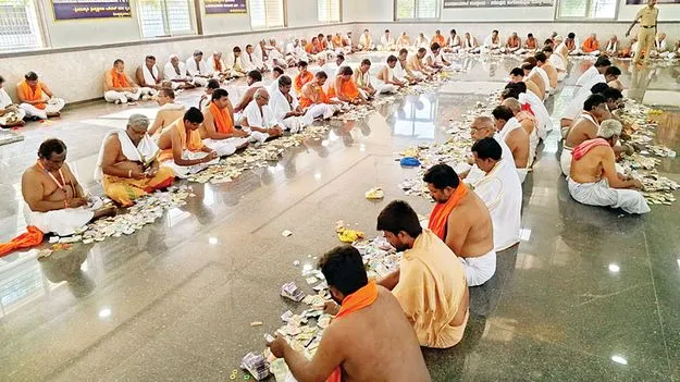 శ్రీమఠం హుండీ లెక్కింపు 