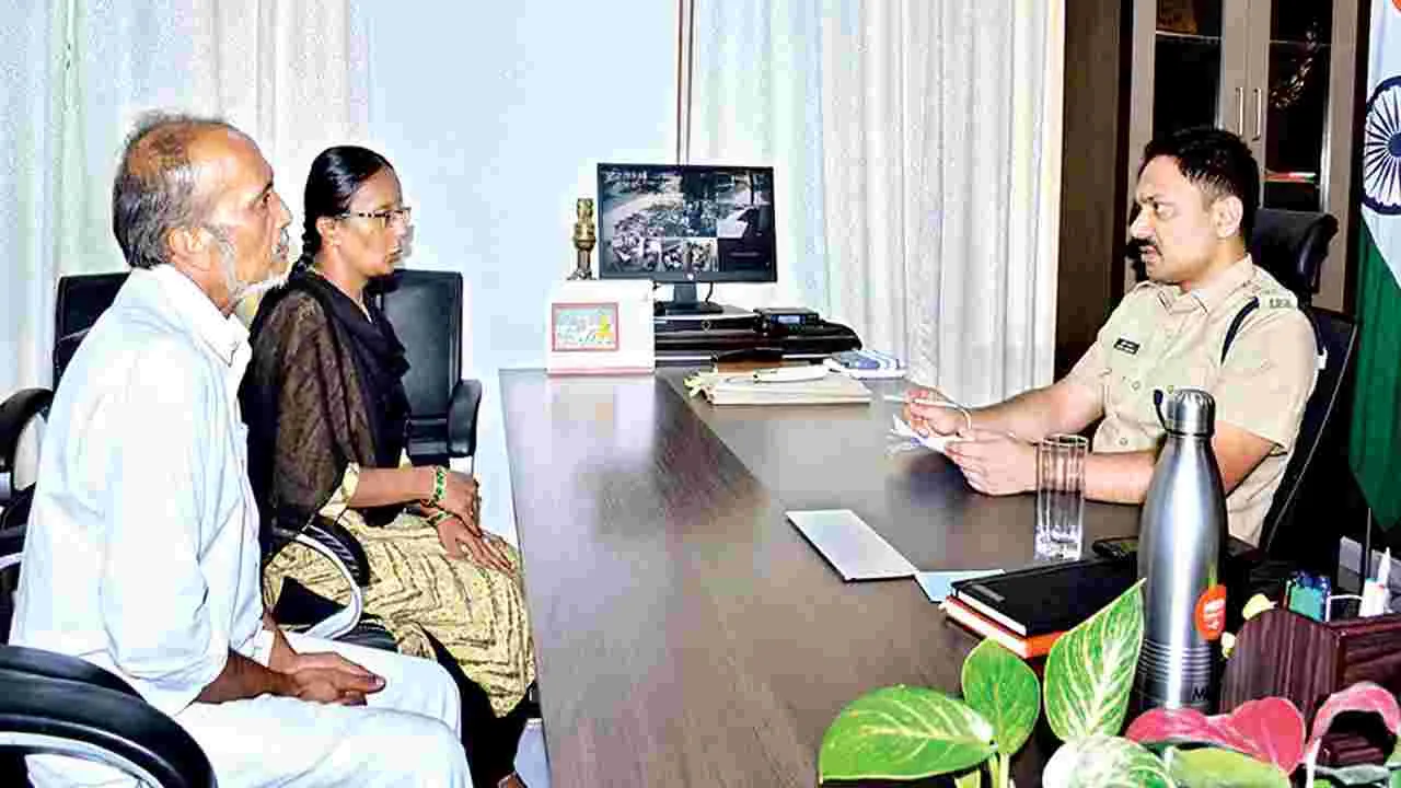 పోలీసు పీజీఆర్‌ఎస్‌కు 128 ఫిర్యాదులు