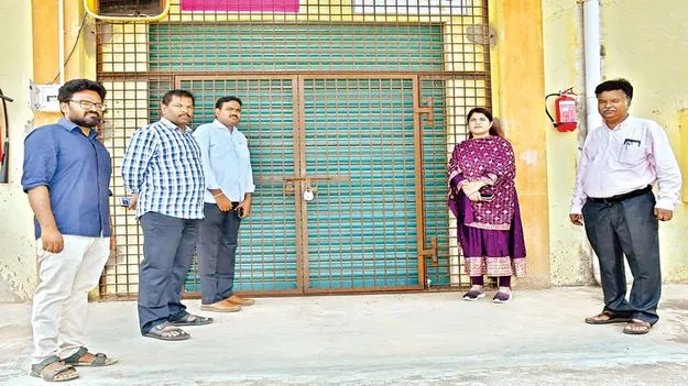 గోదాముల వద్ద అప్రమత్తంగా ఉండాలి