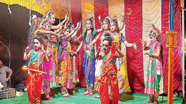 నవమి వేడుకల్లో నృత్యార్చన