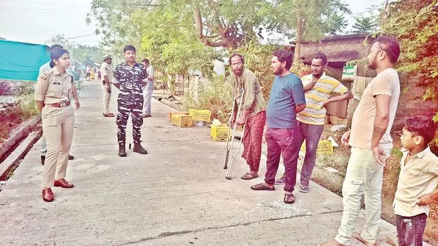 పాలగూడెం ఇందిరమ్మ కాలనీలో కార్డన్‌ సెర్చ్‌