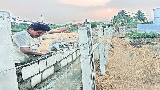 కోర్టు ఆదేశాలు బేఖాతరు