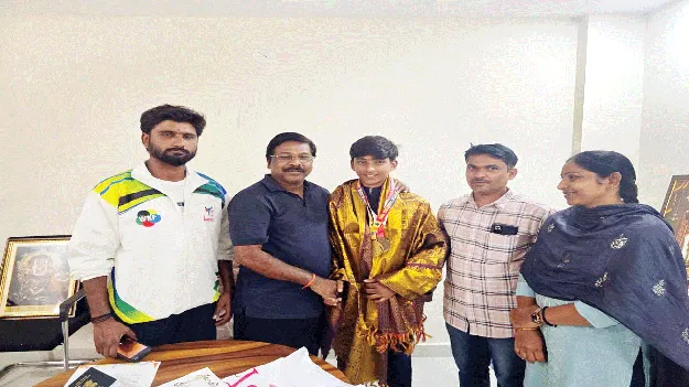 క్రీడల్లో యువత రాణించాలి