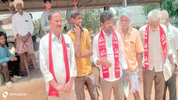 గోనె సంచుల్లేక మొక్కజొన్న రైతుల అవస్థ