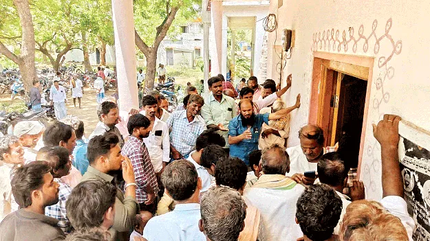 యూరియా కోసం పడిగాపులు