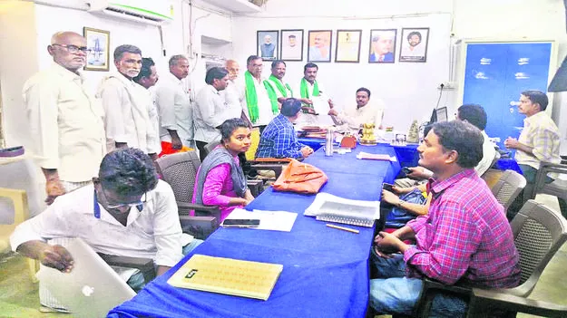 యాప్‌తో ఎరువుల అమ్మకాలు రద్దు చేయాలి 