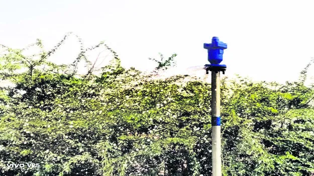 WATER: పైపులైన లీకేజీతో తాగునీరు వృథా