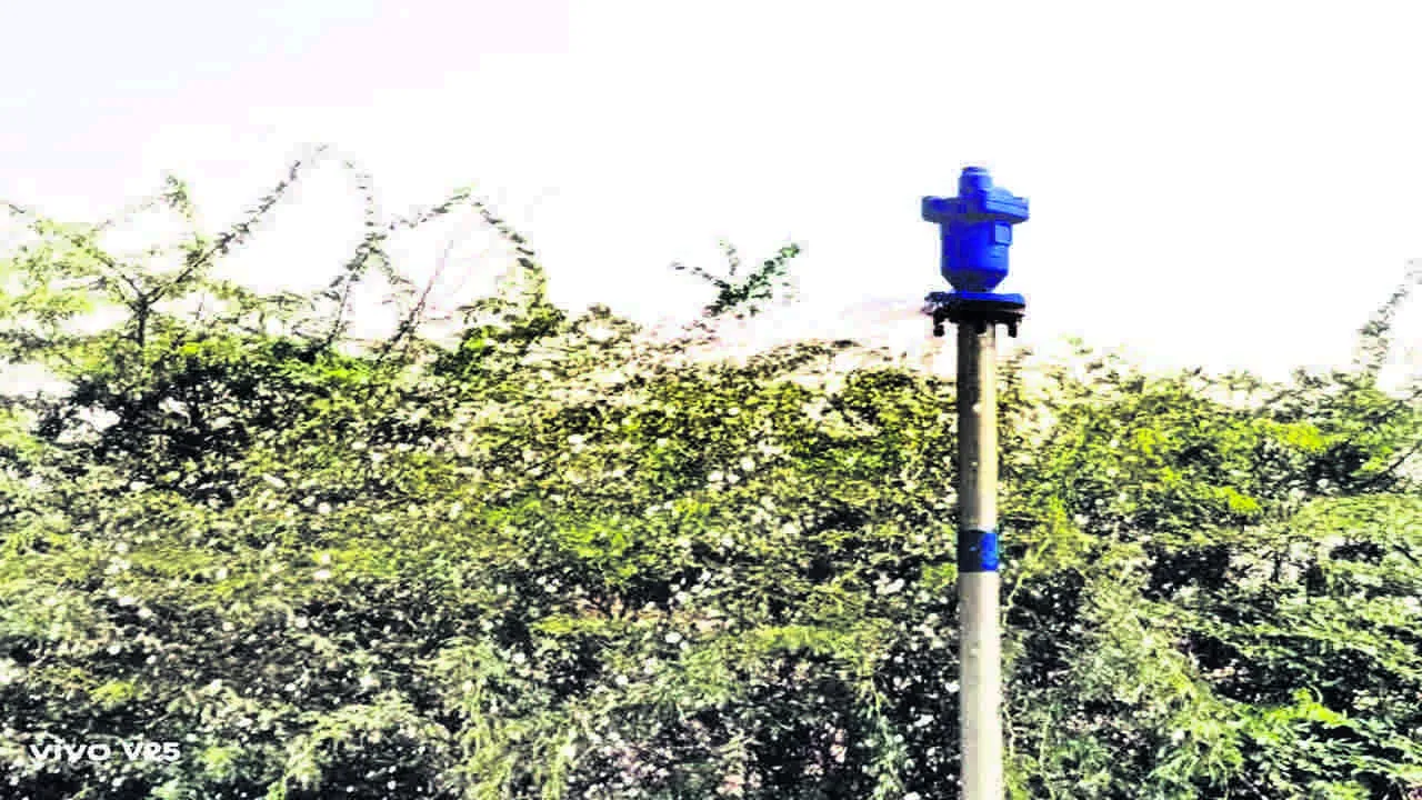 WATER: పైపులైన లీకేజీతో తాగునీరు వృథా