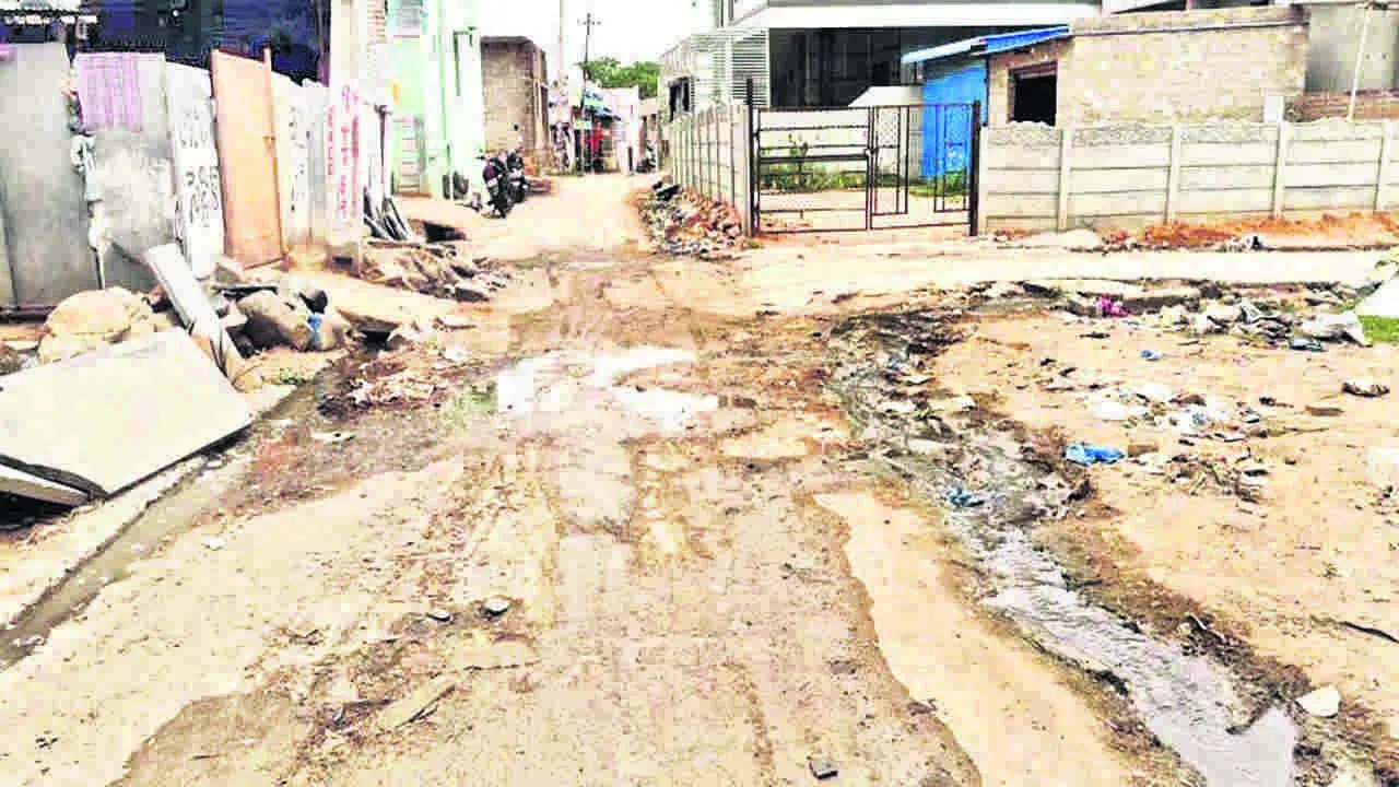 COLONY: కసీస సౌకర్యాలు కరువు