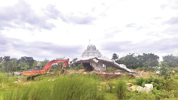  మెట్టూరులో అక్రమ కట్టడాలు కూల్చివేత 