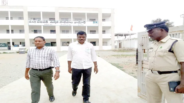 కొనసాగుతున్న ఎస్‌ఎస్‌సీ పరీక్షలు