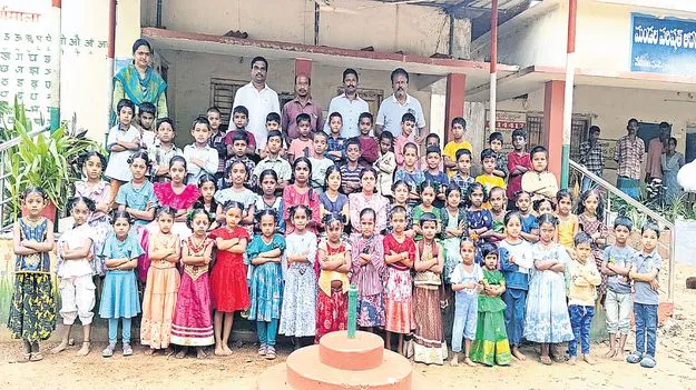 ప్రభుత్వ పాఠశాలలకు ఆదర్శం 