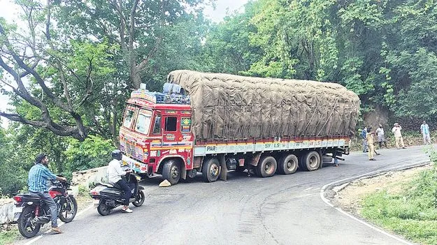 ఘాట్‌లో ప్రయాణమంటే టెన్షన్‌
