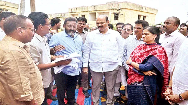 మీ ఇళ్లయితే.. ఇలానే ఉంచుతారా? 