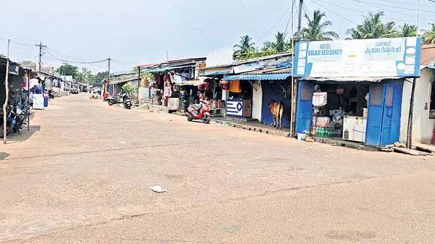 ఉక్కపోతతో ఉక్కిరిబిక్కిరి