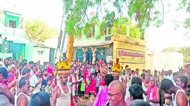 GOD: అమ్మవార్లకు ప్రత్యేక పూజలు