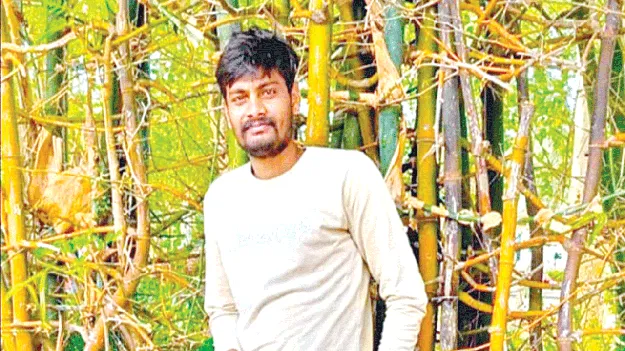 ద్విచక్ర వాహనాన్ని ఢీకొట్టిన బస్సు