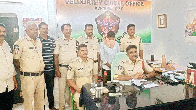 బ్లాక్‌ మనీ పేరుతో మోసం 
