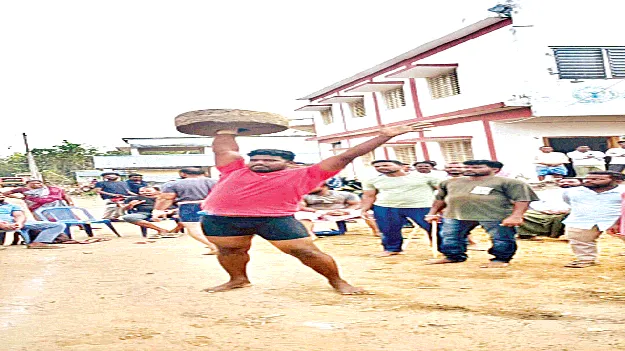  అంధవరంలో బలప్రదర్శన పోటీలు 