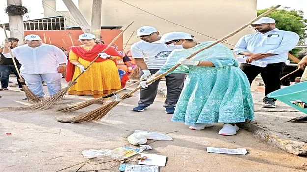 నగర నిర్మాణంలో ప్రజల సహకారం అవసరం