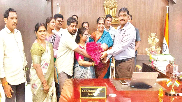 దత్తత పిల్లలను కన్నబిడ్డల్లా సాకండి: కలెక్టర్‌