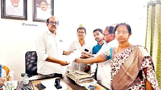 వార్డుల పునర్విభజన సక్రమంగా లేదు