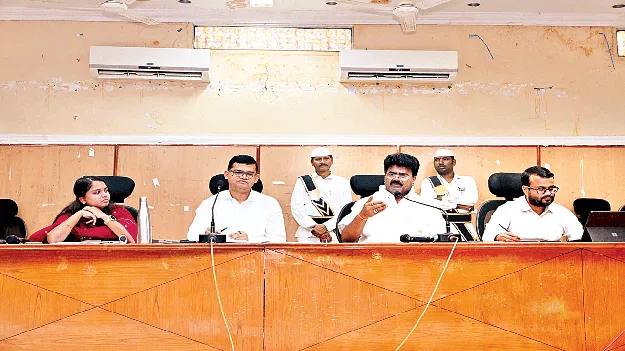 భూసమస్యలు పరిష్కరించాలి