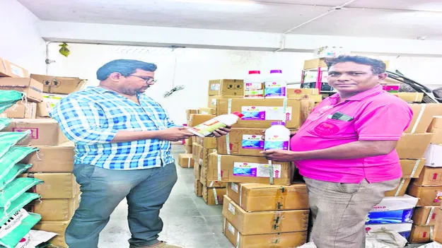 గడ్డి మందు విక్రయిస్తే లైసెన్స రద్దు చేస్తాం