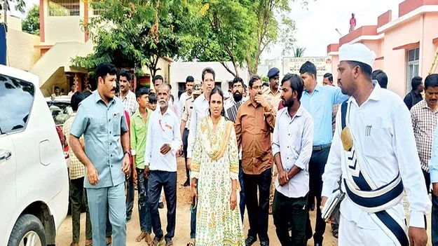 సీఎం పర్యటన కేంద్రాల సందర్శన