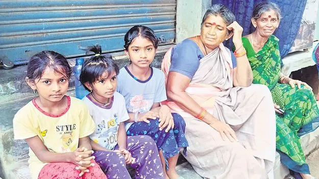 నాన్న వస్తారని..