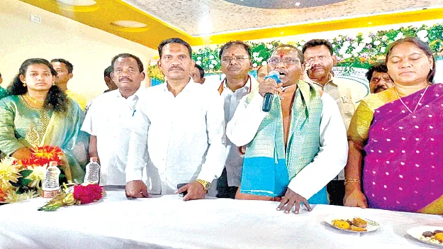 గిరిజన సమస్యలు పరిష్కరిస్తాం