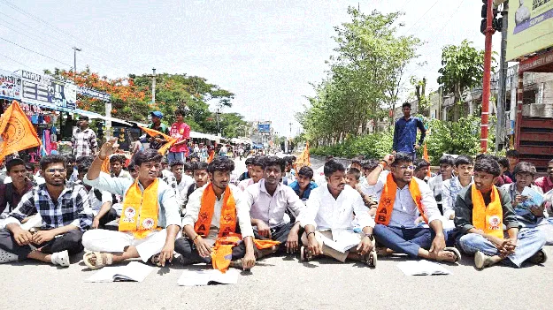 ఫీజు రీయింబర్స్‌మెంట్‌ వెంటనే చెల్లించాలి