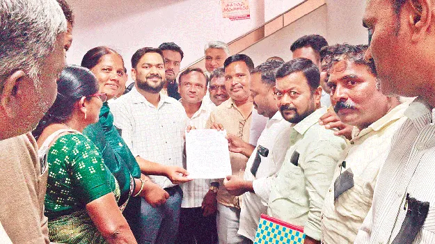 సమస్యలు పరిష్కరించాలి