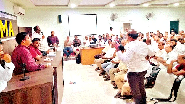 మార్కెట్‌ సెస్‌ విధిస్తే జీడి పరిశ్రమలు బంద్‌ చేస్తాం