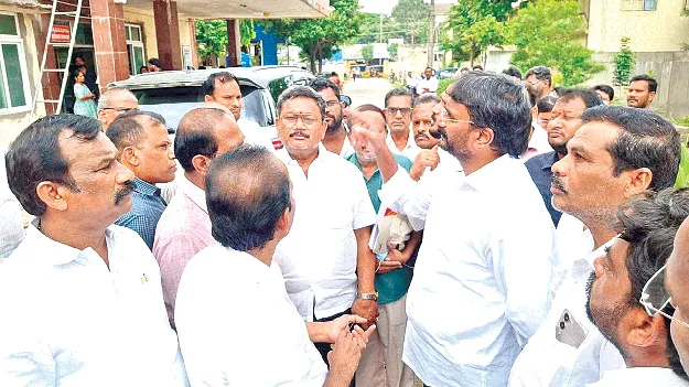 వారం రోజుల్లో వంద పడకలుగా మార్పు చేస్తా
