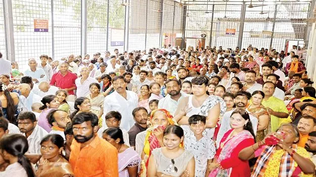 శ్రీశైలంలో భక్తుల సందడి 