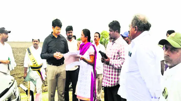 JC: రైతుల సమక్షంలోనే రీ సర్వే చేయాలి : జేసీ