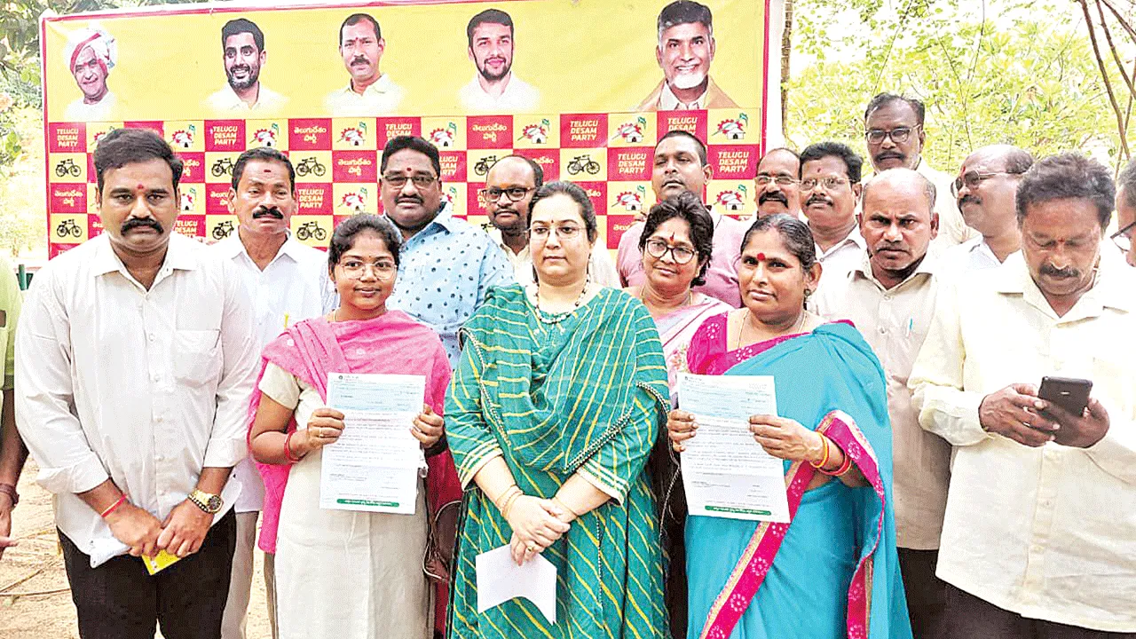 చెరువుల అభివృద్ధికి ప్రణాళిక: ఎమ్మెల్యే అదితి