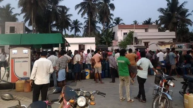 'ఢీ'జిల్‌.... క్యూ