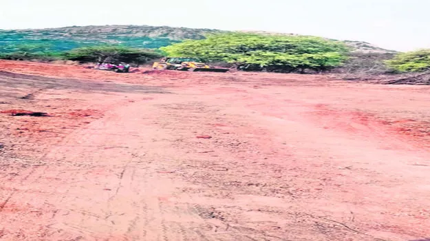 SOIL: అక్రమంగా మట్టి తరలింపు 