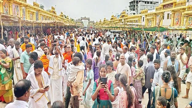 పులకరించిన తుంగాతీరం 