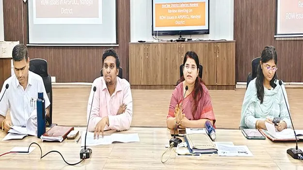 విద్యుత్‌ స్తంభాల ఏర్పాటును పూర్తి చేయండి