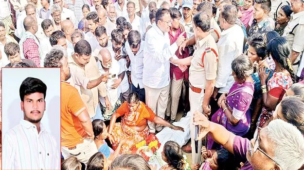    చిచ్చు పెట్టిన రికార్డింగ్‌ డ్యాన్స.. 