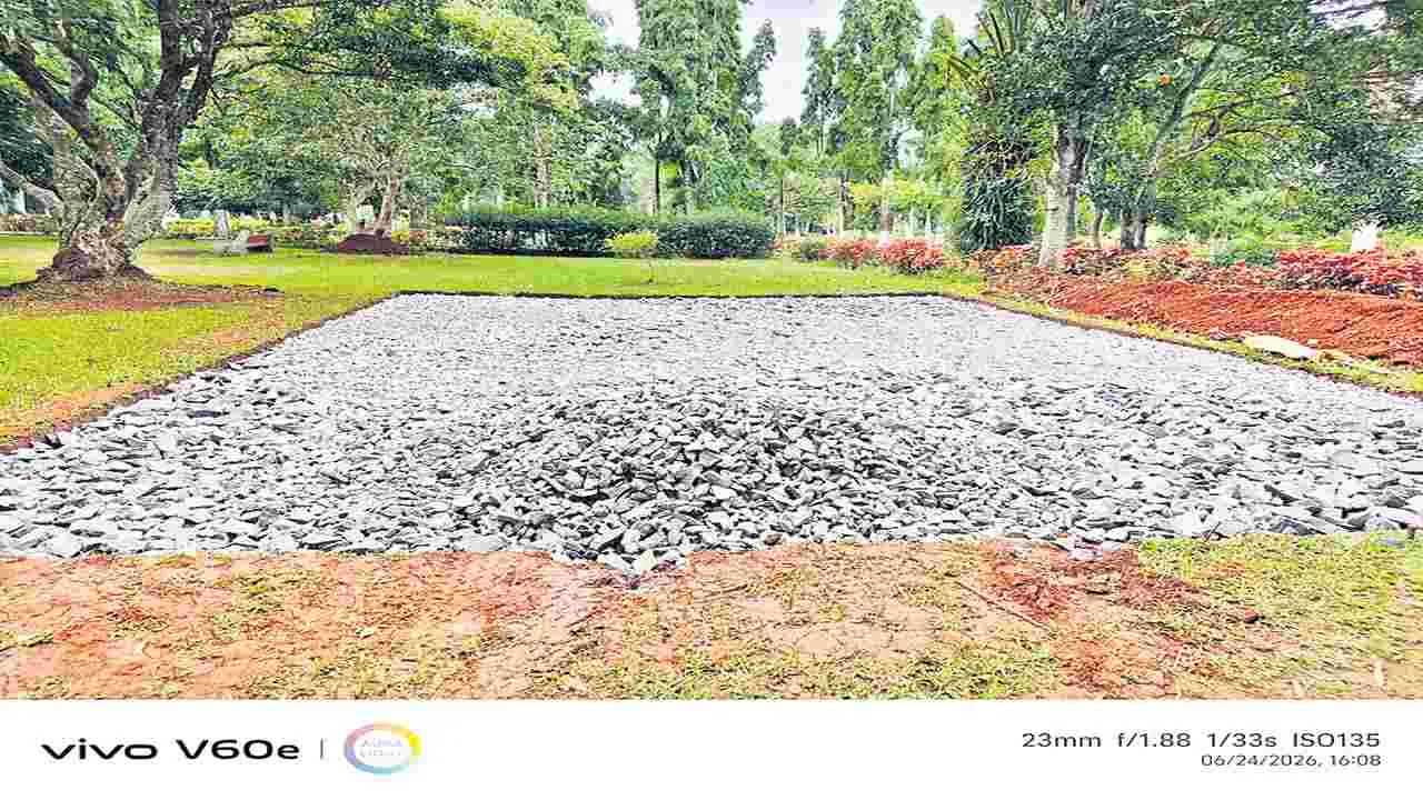 పద్మాపురం గార్డెన్‌లో వాటర్‌ రెస్టారెంట్‌