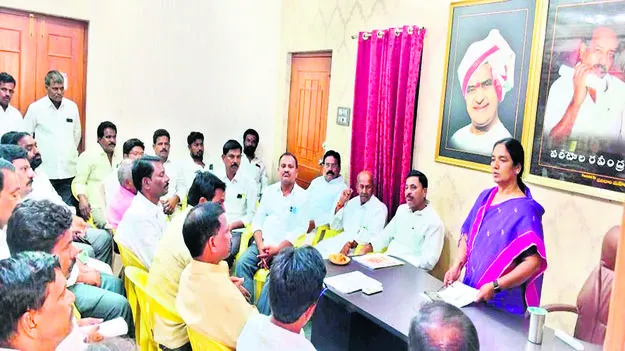 MLA SUNITHA: అభివృద్ధిని ప్రజల్లోకి తీసుకెళ్లండి