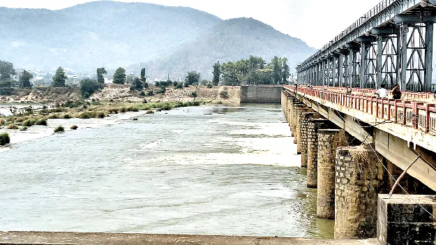 గొట్టా బ్యారేజీ దిగువకు నీరు విడుదల