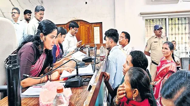 పీజీఆర్‌ఎస్‌ వినతులపై సత్వర చర్యలు 